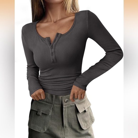 Tops - 52. Women's Long Sleeve Button-Up Top - Gray NWOT